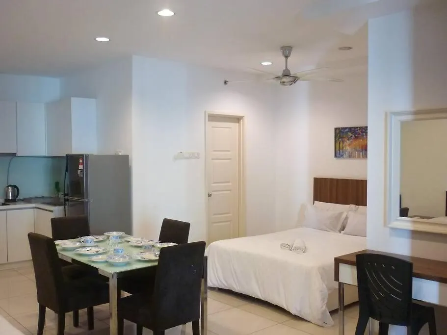 Studio At Middle Floor Sea View George Town Appartamento
